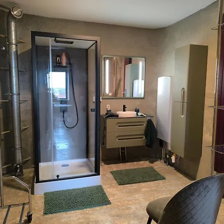 D'hotes Goudin Aparthotel Avion